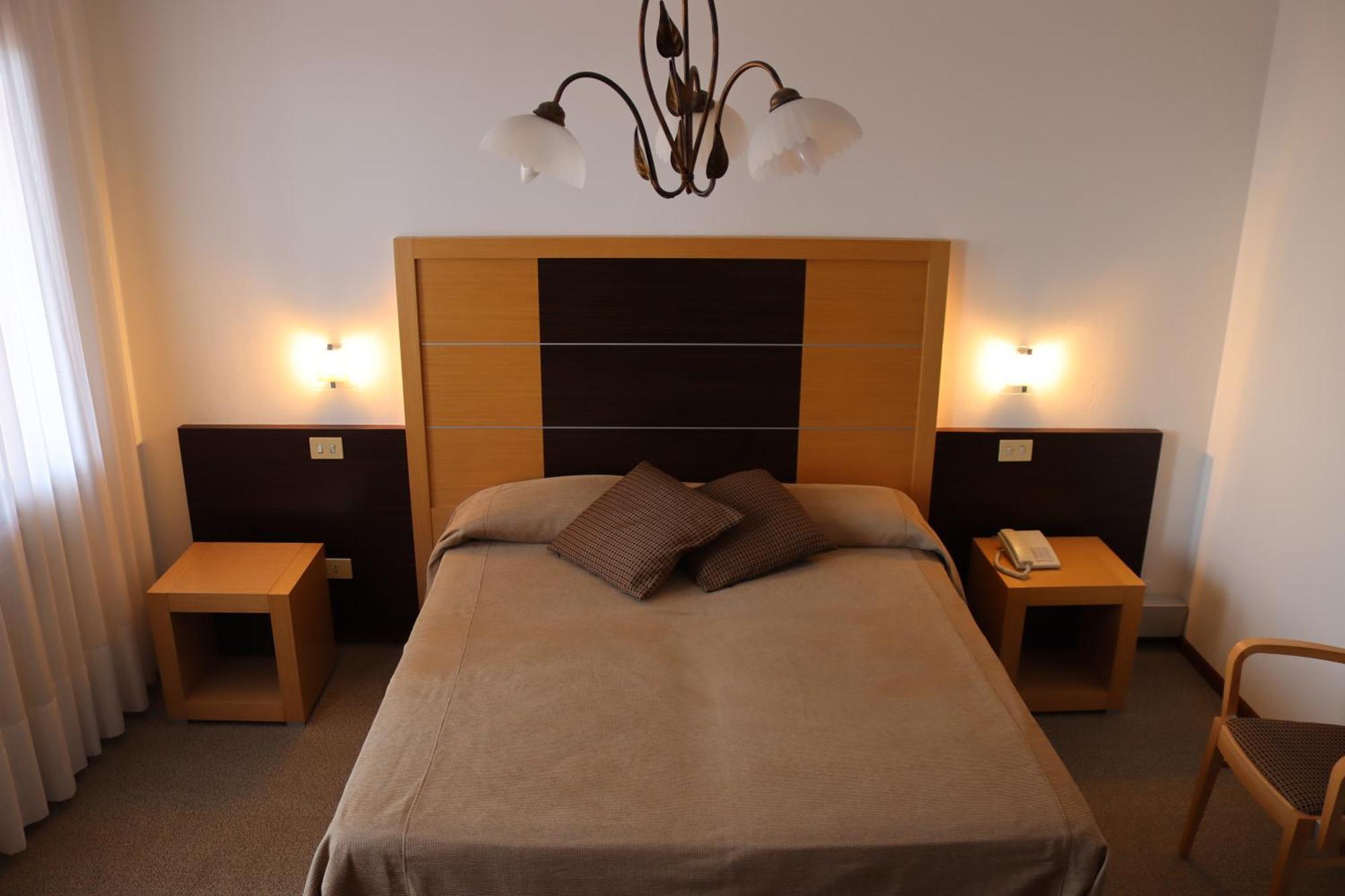 Albergo Alla Pineta Монтебеллуна Экстерьер фото